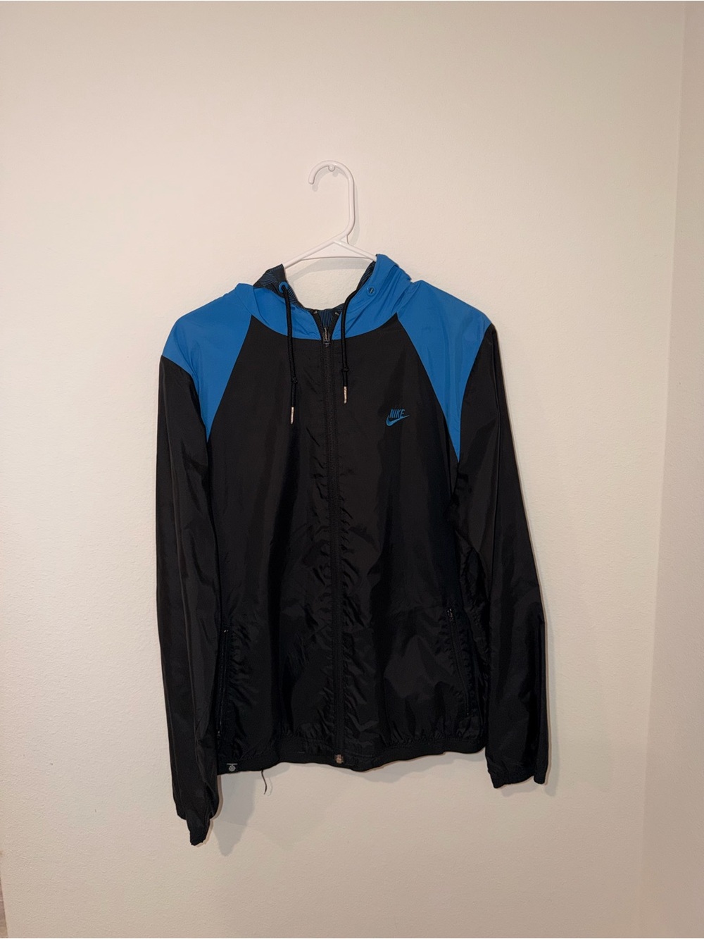 Vintage Nike Men's Black Windbreaker with Blue Hood & Shoulder Panels